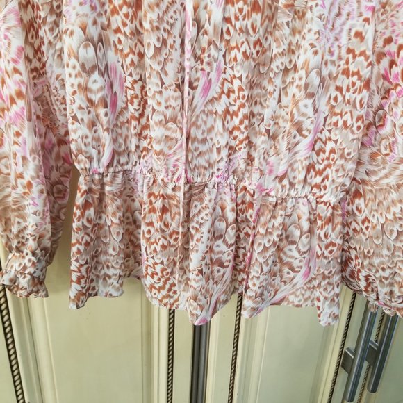 bellatrix long sleeve feather like detail top size M (210) - Picture 4 of 7